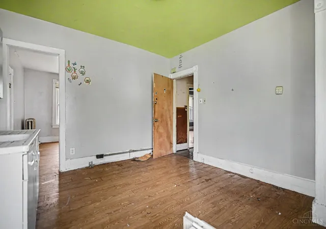 Homes for sale in Cincinnati, OH | 7126 River Rd, Cincinnati, OH 45233