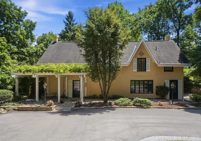 2nd image of 407 Lafayette Ave, Cincinnati, OH 45220 | MLS# 1885115