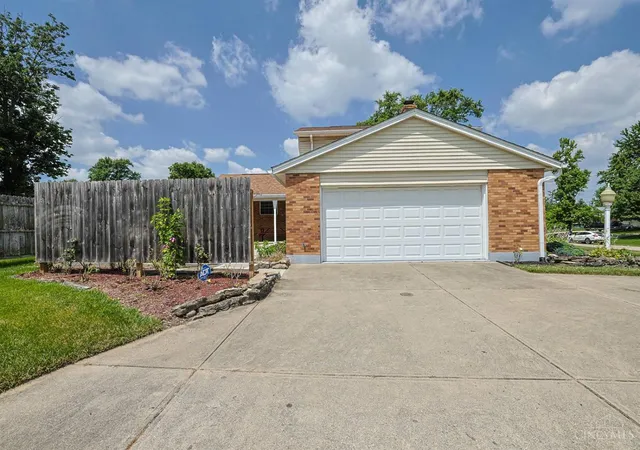 Homes for sale in West Chester, OH | 8285 Taffy Dr, West Chester, OH 45069 | MLS# 1885595