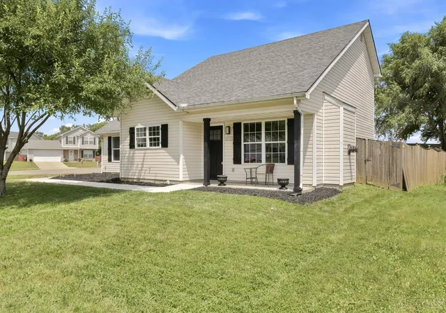 Homes for sale in Middletown, OH | 2215 Jackson Ln, Middletown, OH 45044 | MLS# 1885740