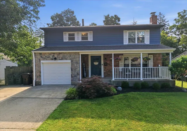 Homes for sale in Blue Ash, OH | 8898 Brittany Dr, Blue Ash, OH 45242 | MLS# 1885658