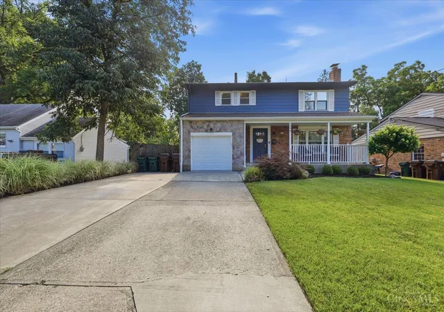 Homes for sale in Blue Ash, OH | 8898 Brittany Dr, Blue Ash, OH 45242 | MLS# 1885658