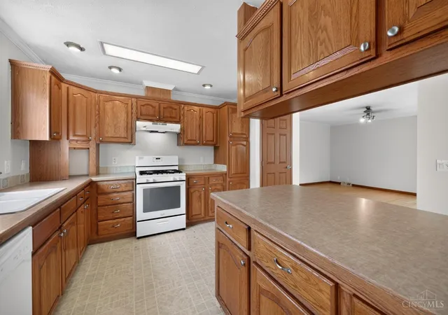 1st image of 164 W 66th St, Cincinnati, OH 45216 | MLS# 1884935