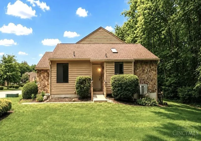 4th image of 1030 Crisfield Dr, Cincinnati, OH 45245