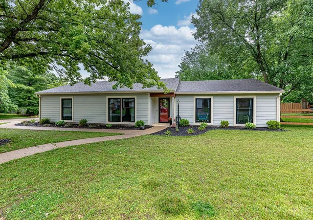 Homes for sale in Oxford, OH | 725 David Dr, Oxford, OH 45056 | MLS# 1885822