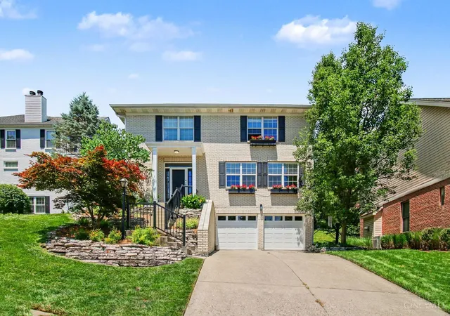 image of 3076 Spencerhill Ln, Cincinnati, OH 45226 | MLS# 1885833