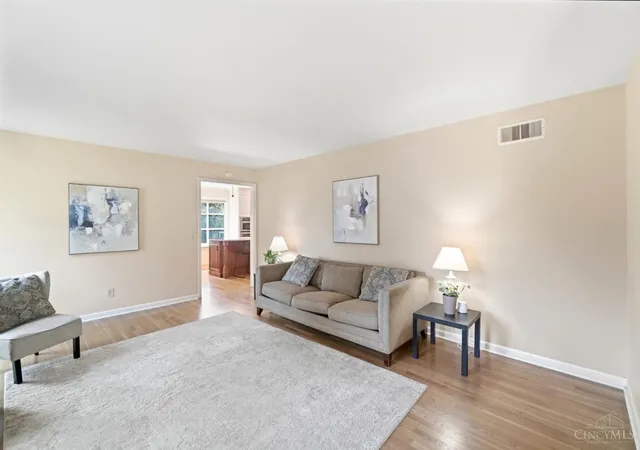 Photo 5 of Single family home for sale at 215 Compton Rd, Wyoming, OH 45215 | MLS# 1885796 | Listing updated on 2026-08-27