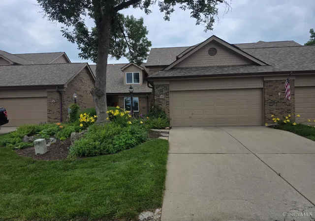 Homes for sale in Hamilton, OH | 135 Pond Run, Hamilton, OH 45013 | MLS# 1885725