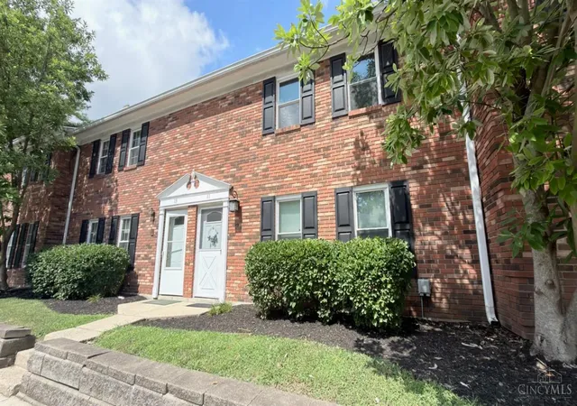 Homes for sale in West Chester, OH | 11 Queens Ct, West Chester, OH 45069 | MLS# 1885881