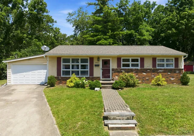 Homes for sale in Lebanon, OH | 402 Crescent Ct, Lebanon, OH 45036 | MLS# 1885906