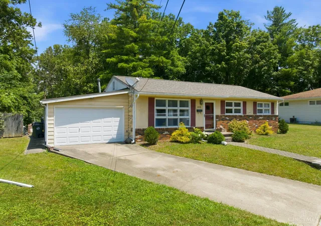 Homes for sale in Lebanon, OH | 402 Crescent Ct, Lebanon, OH 45036 | MLS# 1885906