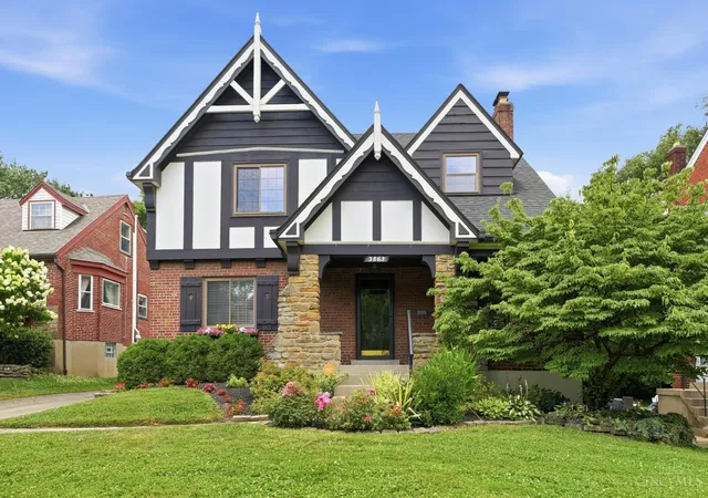Homes for sale in Cincinnati, OH | 3863 Drakewood Dr, Cincinnati, OH 45209 | MLS# 1885900