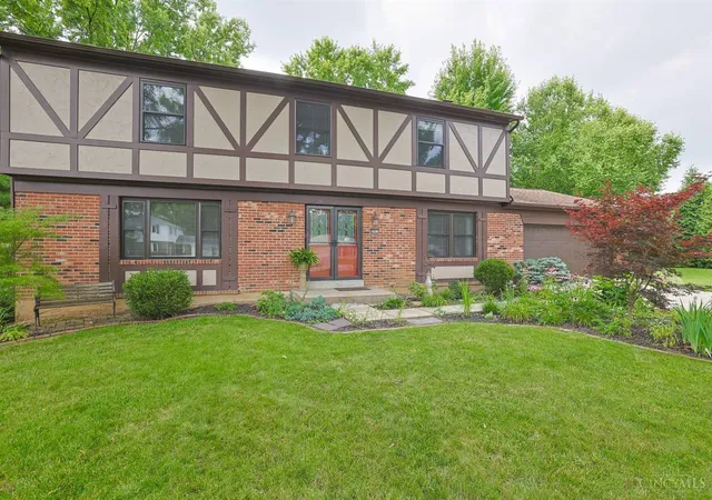 Homes for sale in Montgomery, OH | 8001 Deershadow Ln, Montgomery, OH 45242 | MLS# 1885809