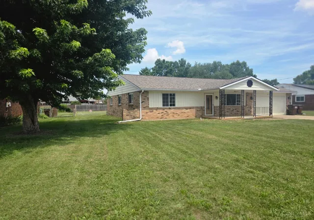 2nd image of 8206 Meadowlark Dr, Carlisle, OH 45005 | MLS# 1885885