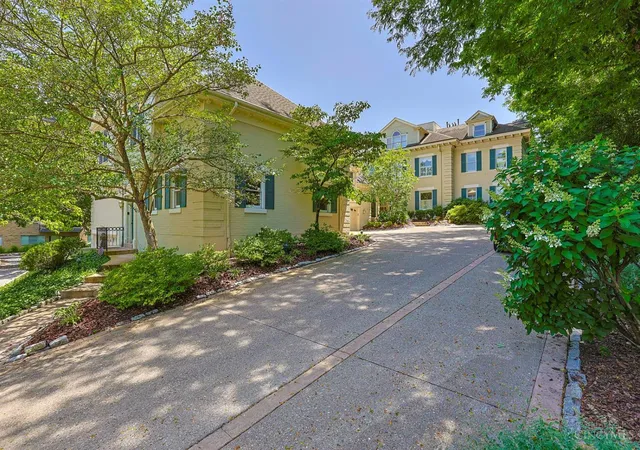 Homes for sale in Cincinnati, OH | 1603 E Mcmillan St #D, Cincinnati, OH 45206 | MLS# 1885843
