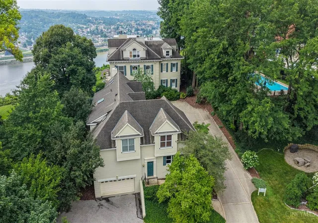 Homes for sale in Cincinnati, OH | 1603 E Mcmillan St #D, Cincinnati, OH 45206 | MLS# 1885843