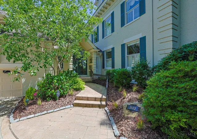 Homes for sale in Cincinnati, OH | 1603 E Mcmillan St #D, Cincinnati, OH 45206 | MLS# 1885843