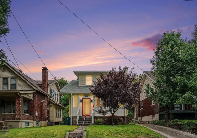Homes for sale in Cincinnati, OH | 3040 Taylor Ave, Cincinnati, OH 45220 | MLS# 1885896