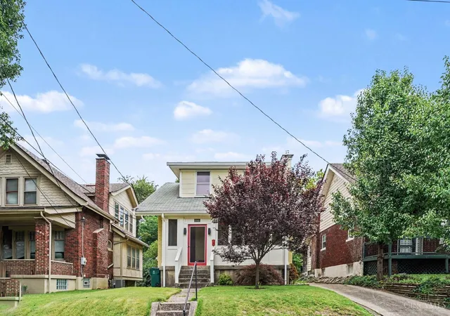 Homes for sale in Cincinnati, OH | 3040 Taylor Ave, Cincinnati, OH 45220 | MLS# 1885896