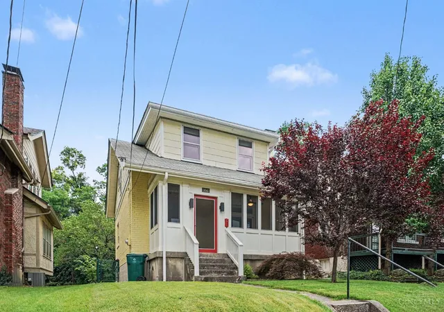 Homes for sale in Cincinnati, OH | 3040 Taylor Ave, Cincinnati, OH 45220 | MLS# 1885896