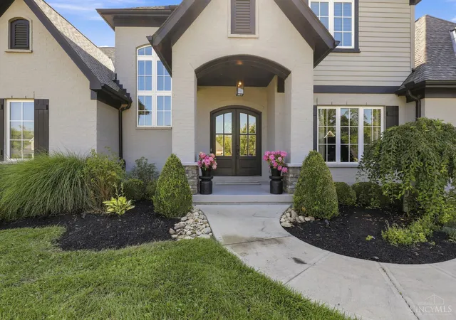 Homes for sale in Anderson Twp, OH | 566 Forestedge Dr, Anderson Twp, OH 45255 | MLS# 1886025
