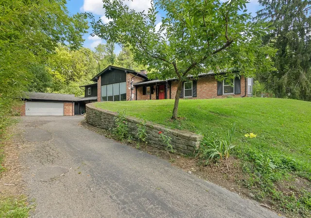 Photo 4 of Sale Pending at 311 Whitthorne Dr, Cincinnati, OH 45215 | MLS# 1885681 | Listing updated on 2026-08-25