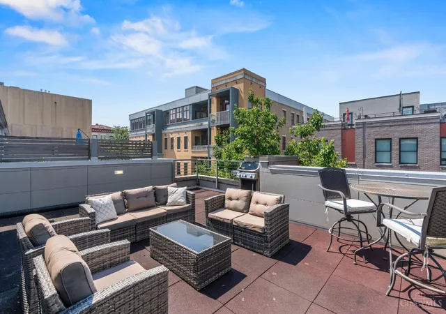 Photo 3 of Single family home for sale at 11 Mercer St, Cincinnati, OH 45202 | MLS# 1885875 | Listing updated on 2026-08-26