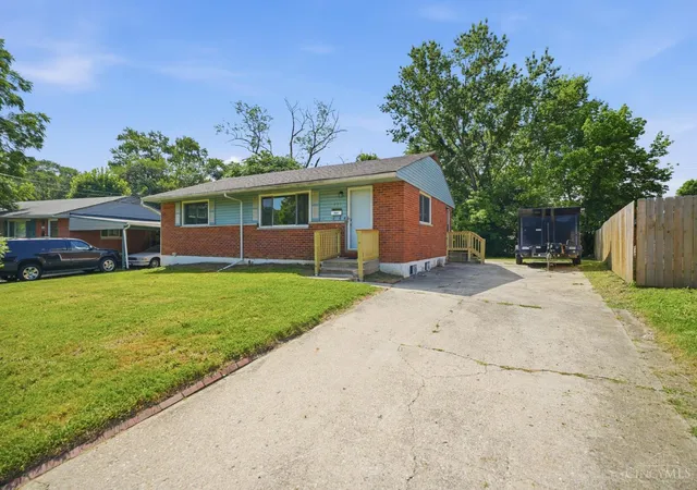 Photo 3 of Single family home for sale at 131 Brookhaven Ave, Cincinnati, OH 45215 | MLS# 1885971 | Listing updated on 2026-09-10