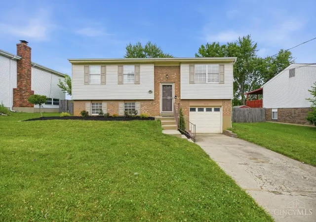 Homes for sale in Springfield Twp., OH | 1576 Hazelgrove Dr, Springfield Twp., OH 45240 | MLS# 1886083