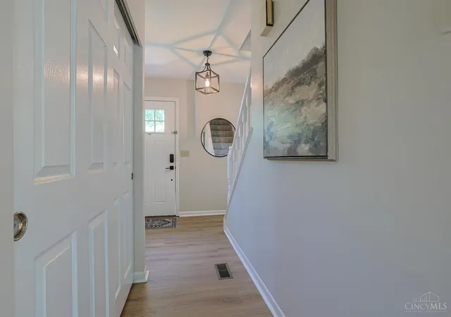 Photo 3 of Sale Pending at 6947 Dimmick Rd, West Chester, OH 45069 | MLS# 1886093 | Listing updated on 2026-08-31