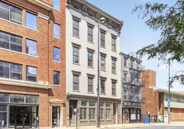1st image of 813 Broadway St #302, Cincinnati, OH 45202 | MLS# 1886087