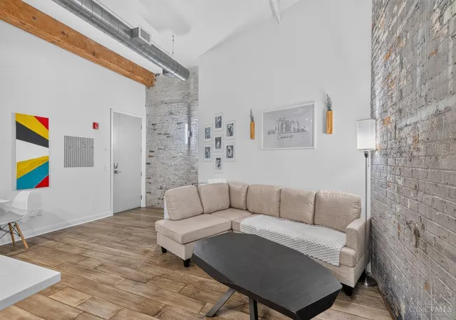 4th image of 813 Broadway St #302, Cincinnati, OH 45202 | MLS# 1886087