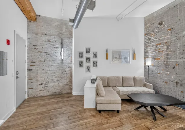 5th image of 813 Broadway St #302, Cincinnati, OH 45202 | MLS# 1886087