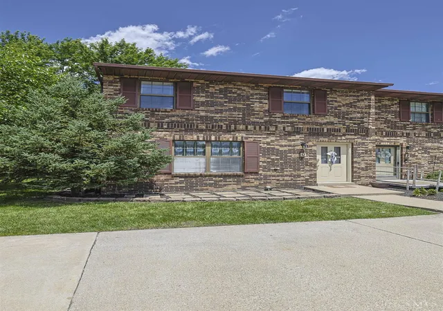 Homes for sale in Fairfield, OH | 3812 Mack Rd #Q, Fairfield, OH 45014 | MLS# 1886139