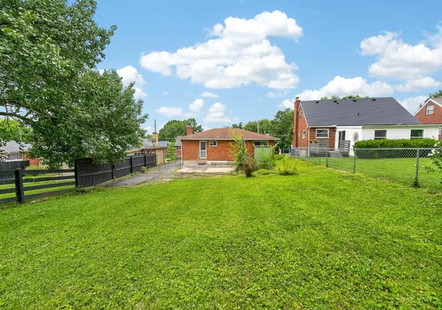 Homes for sale in Reading, OH | 1324 Thurnridge Dr, Reading, OH 45215 | MLS# 1886135