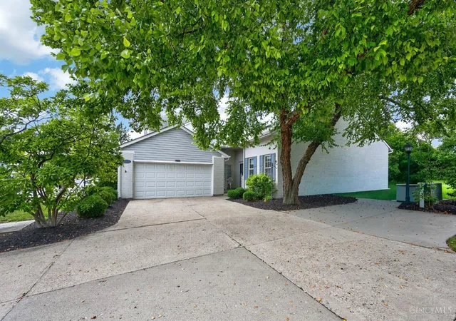 2nd image of 12178 Peak Dr, Cincinnati, OH 45246 | MLS# 1886147