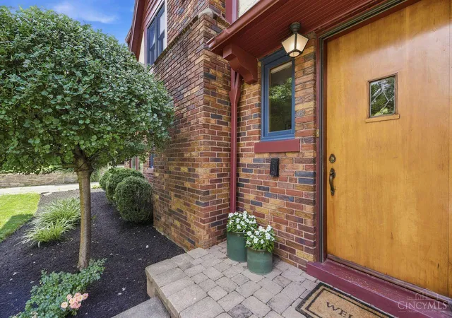 Homes for sale in Cincinnati, OH | 1326 Herlin Pl, Cincinnati, OH 45208 | MLS# 1886159