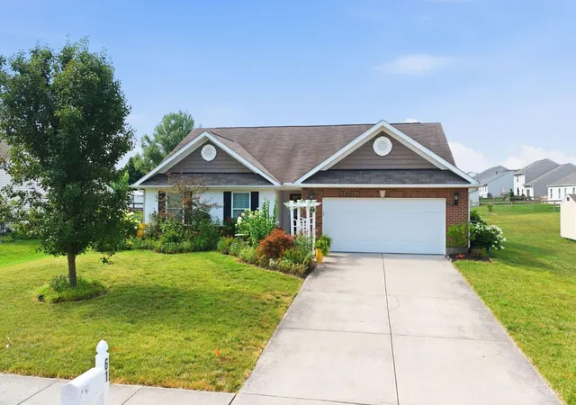 Homes for sale in Franklin, OH | 61 Ascot Glen Dr, Franklin, OH 45005 | MLS# 1886062