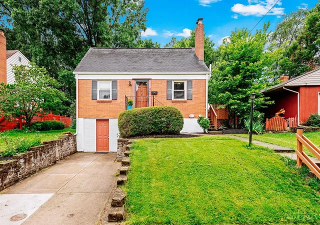 Photo 5 of Sale Pending at 345 Durrell Ave, Wyoming, OH 45215 | MLS# 1885834 | Listing updated on 2026-08-20