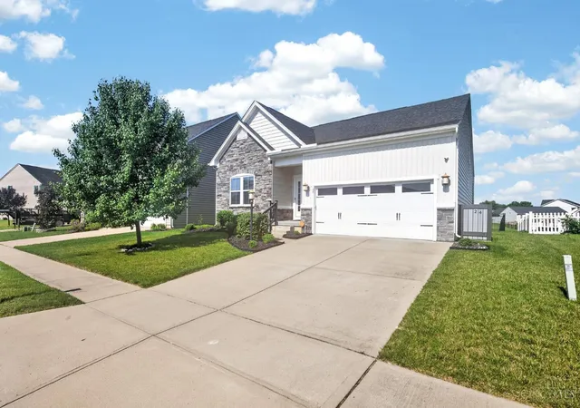 Homes for sale in Fairborn, OH | 24 Waterford Blvd, Fairborn, OH 45324 | MLS# 1886206