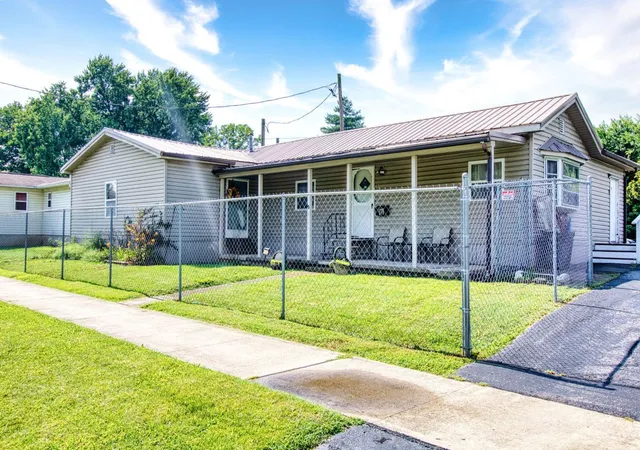 Homes for sale in Manchester, OH | 515 E 2nd St, Manchester, OH 45144 | MLS# 1886256