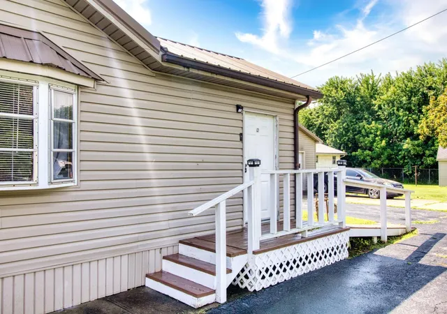 Homes for sale in Manchester, OH | 515 E 2Nd St, Manchester, OH 45144 | MLS# 1886256
