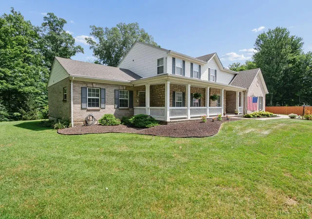 2nd image of 1074 Ridgepointe Dr, Batavia, OH 45103 | MLS# 1886269