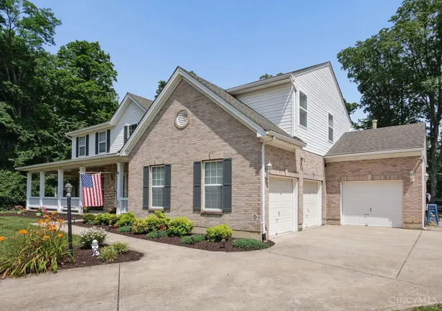 3rd image of 1074 Ridgepointe Dr, Batavia, OH 45103 | MLS# 1886269
