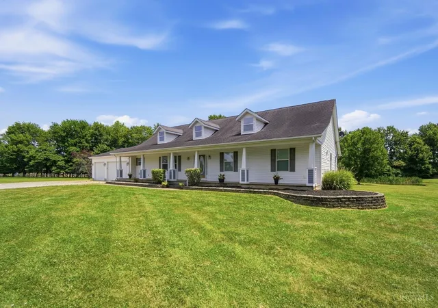 Homes for sale in Washington Twp, OH | 7353 Ross Rd, Washington Twp, OH 45054 | MLS# 1886276