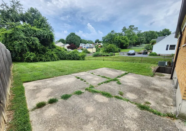 Homes for sale in Cincinnati, OH | 1196 Anderson Ferry Rd, Cincinnati, OH 45238 | MLS# 1886321