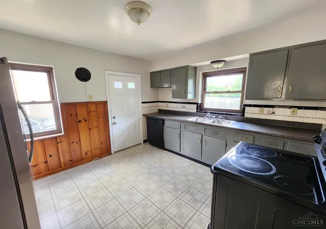Homes for sale in Cincinnati, OH | 1196 Anderson Ferry Rd, Cincinnati, OH 45238 | MLS# 1886321