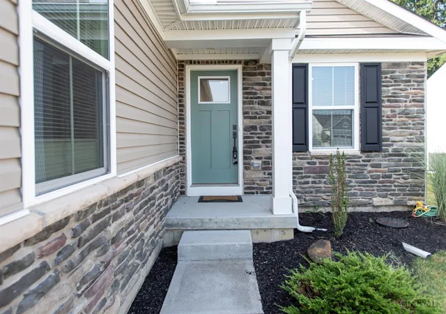 Homes for sale in Middletown, OH | 6639 Crystal Harbour Dr, Middletown, OH 45042 | MLS# 1886309