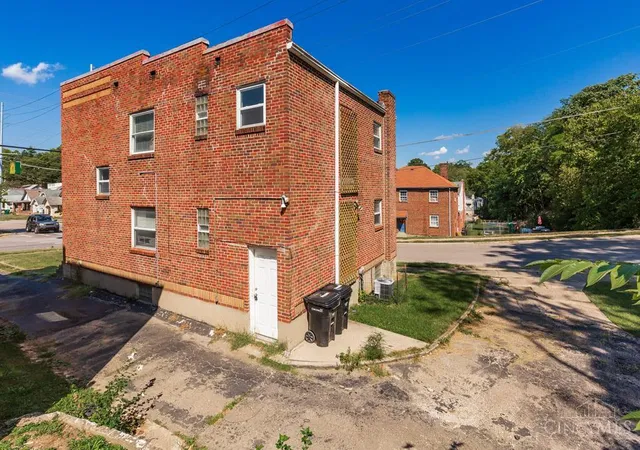 Homes for sale in Cincinnati, OH | 1286 Quebec Road, Cincinnati, OH 45205 | Houzeo