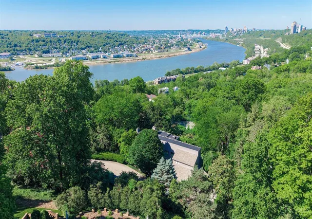 1st image of 20 Grandin Ln, Cincinnati, OH 45208 | MLS# 1886392